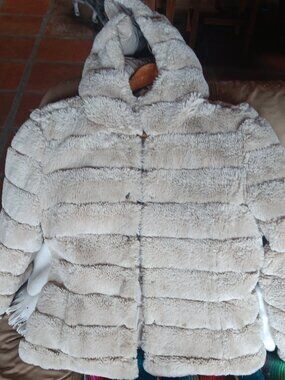 GUESS Faux Fur Hooded Jacket Coat Beige Plush Cozy Puffer Winter Women’s SMALL